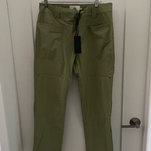 100 theives hiking pant, size 32, have been tried on once then put back in bag